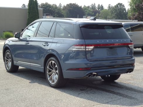 Used 2026 Lincoln Aviator AWD w/ Jet Appearance Package image 5