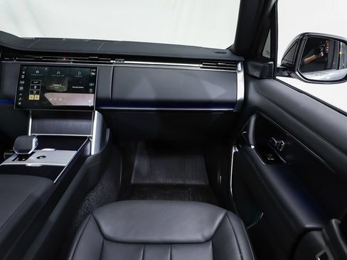 Used 2025 Land Rover Range Rover SE AWD/4WD image 17