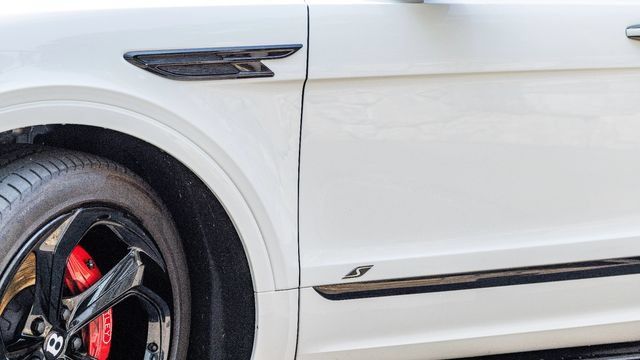 Used 2023 Bentley Bentayga AWD/4WD image 22