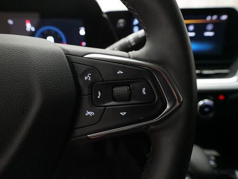 Used 2024 Chevrolet Trax LT w/ Driver Confidence Package FWD image 18