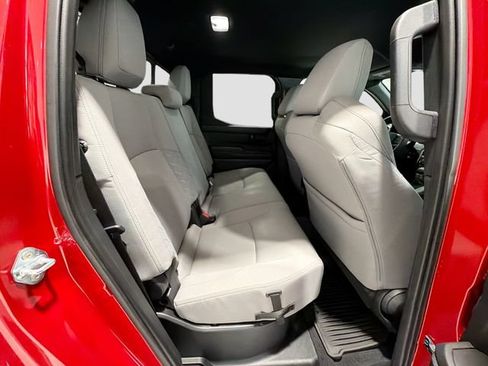 Certified 2025 Toyota Tacoma SR5 AWD/4WD image 21