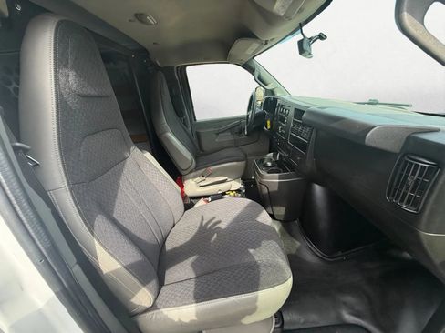 Used 2018 Chevrolet Express 2500 w/ Driver Convenience Package RWD image 20