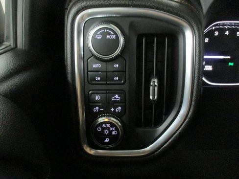 Certified 2022 GMC Sierra 1500 AT4 w/ AT4 Premium Package AWD/4WD image 27