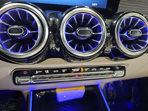 New 2026 Mercedes-Benz GLB 250 image 22