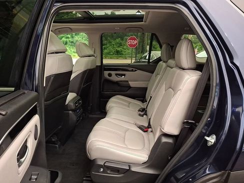 Used 2024 Honda Pilot Touring image 10