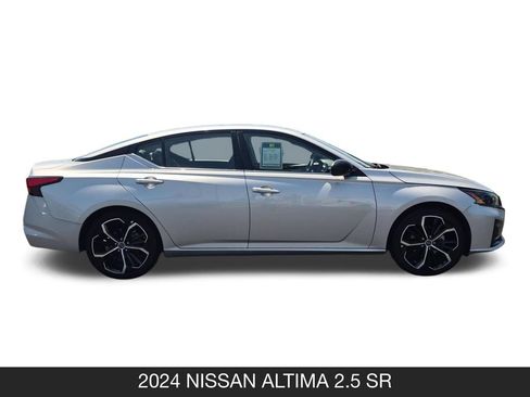 Used 2024 Nissan Altima 2.5 SR FWD image 6