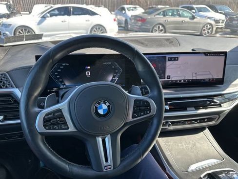 Used 2025 BMW X7 M60i image 8