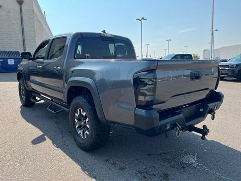 Used 2019 Toyota Tacoma TRD Off-Road w/ TRD Premium Off Road Package AWD/4WD image 3