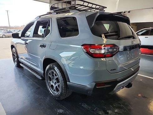 Used 2025 Honda Pilot TrailSport image 4