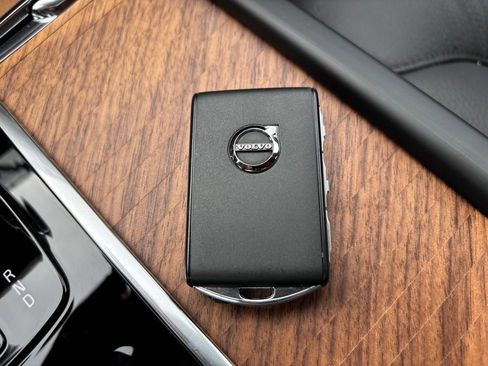 Certified 2024 Volvo XC90 B6 Plus AWD/4WD image 37