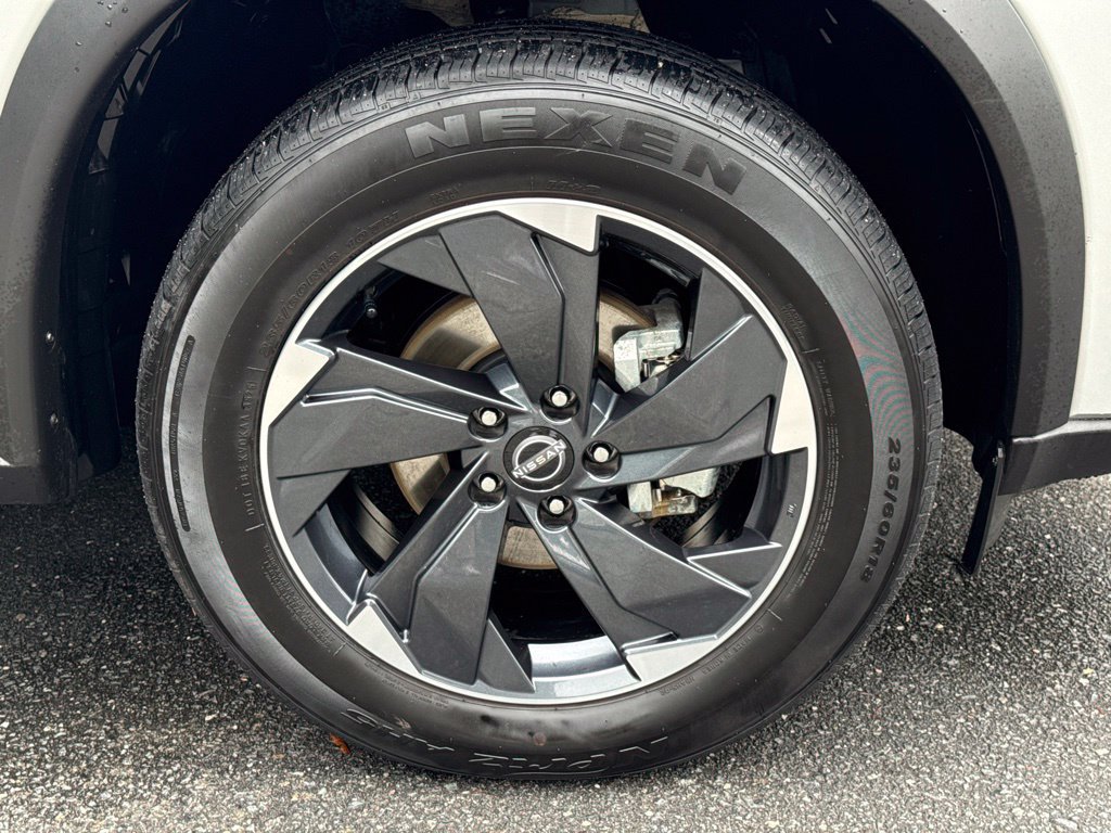 Used 2025 Nissan Rogue SV FWD image 11