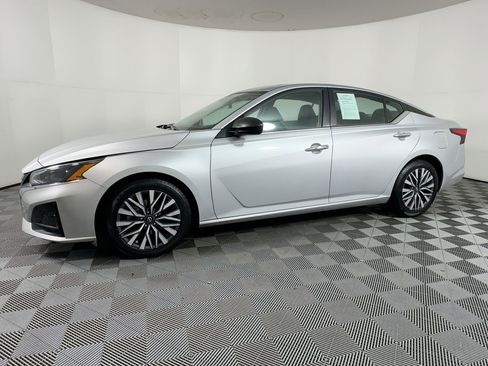 Used 2024 Nissan Altima 2.5 SV image 20