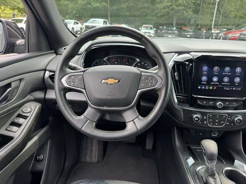 Used 2023 Chevrolet Traverse LT FWD image 17
