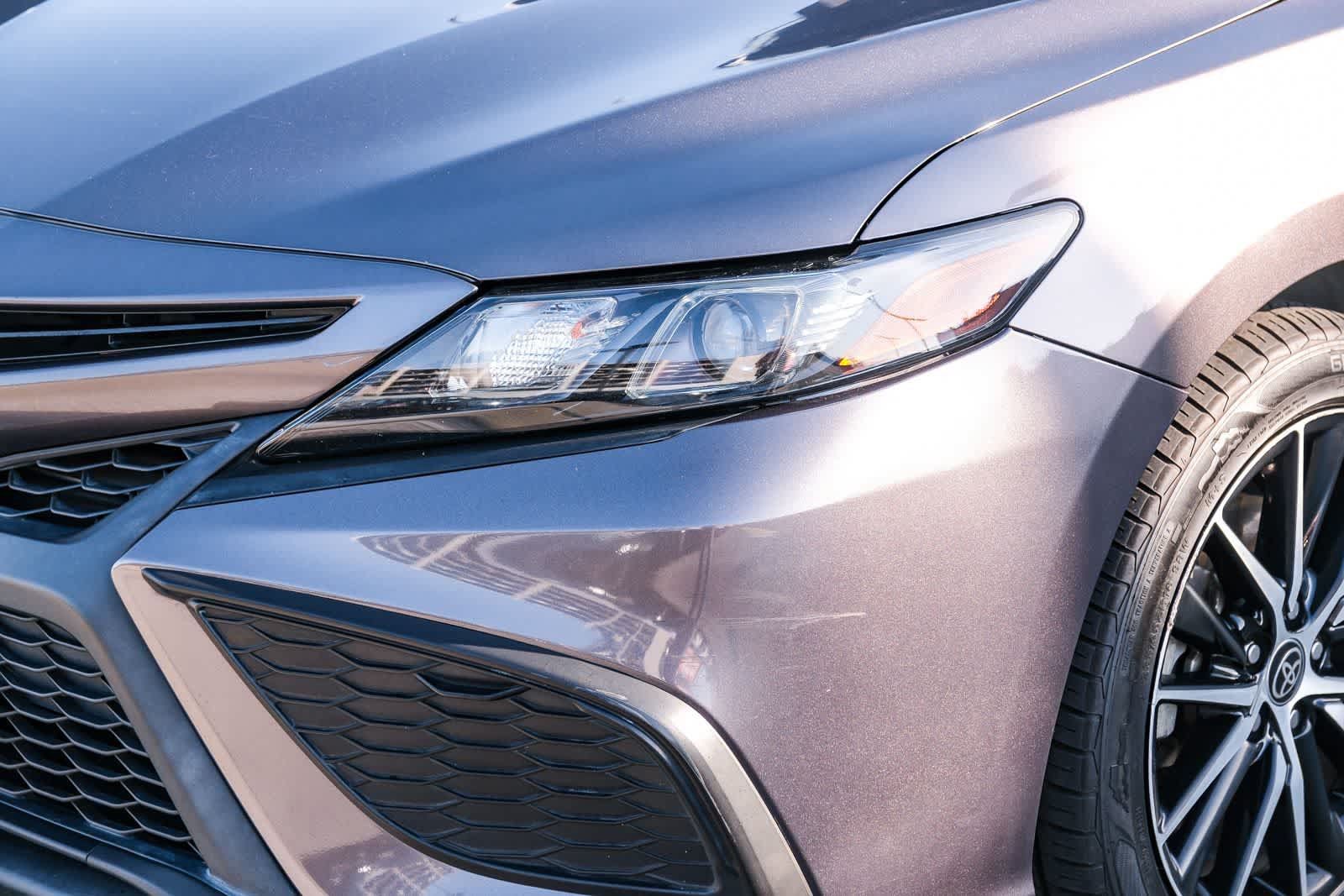 Used 2022 Toyota Camry SE FWD image 12