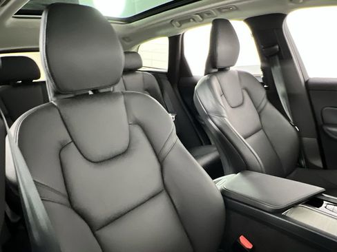 Certified 2025 Volvo XC60 B5 Plus image 25