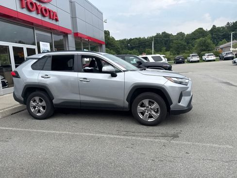 Used 2025 Toyota RAV4 XLE AWD/4WD image 5