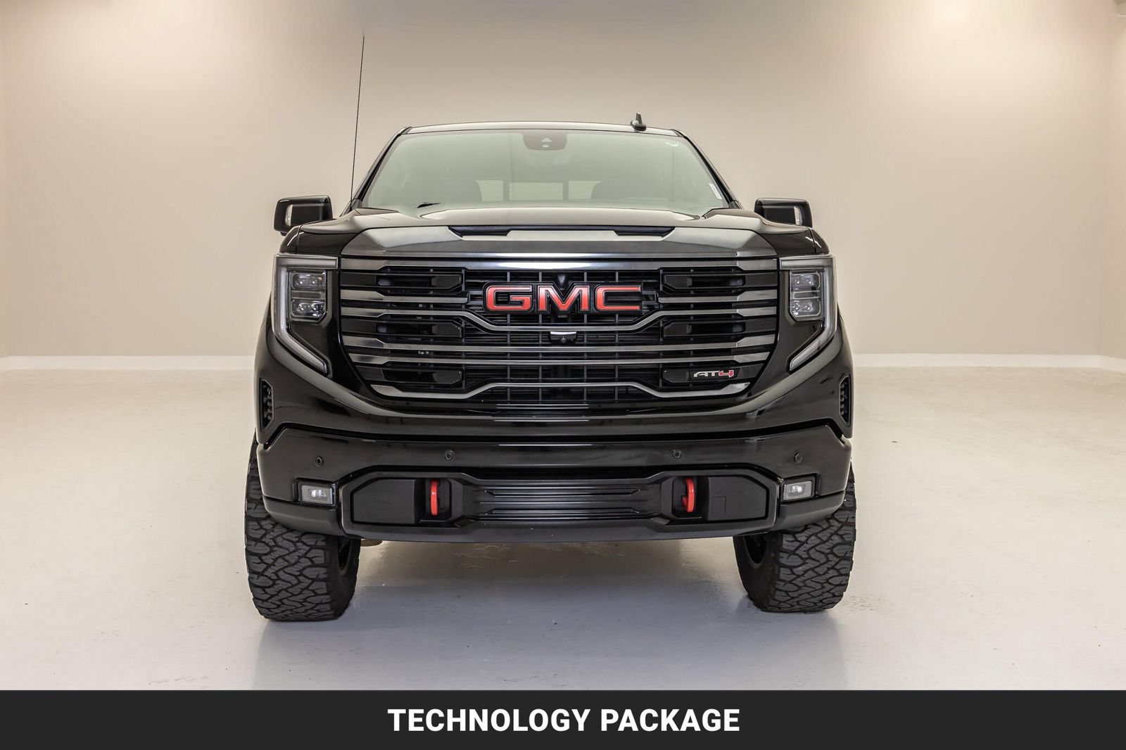 Used 2024 GMC Sierra 1500 AT4 w/ Technology Package AWD/4WD image 3