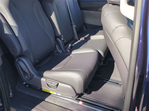 New 2026 Kia Carnival image 26