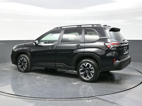 Used 2025 Subaru Forester Premium w/ Convenience Package #1 image 4