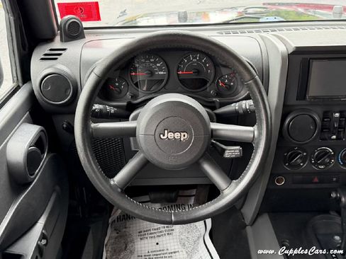 Used 2007 Jeep Wrangler Unlimited X w/ Dual Top Group RWD image 18