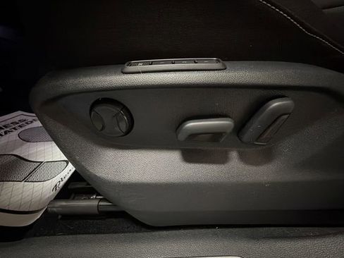 Used 2022 Volkswagen Tiguan SEL R-Line image 12