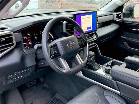 Used 2022 Toyota Tundra SR5 w/ SR5 Premium Package image 17