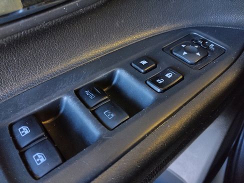 Used 2018 Mitsubishi Outlander SE image 27