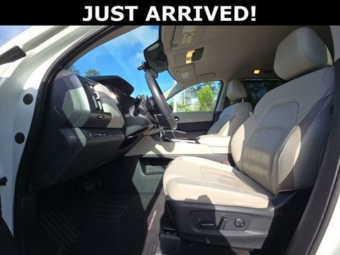 Used 2023 Nissan Pathfinder SL AWD/4WD image 13