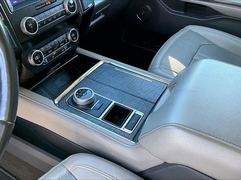 Used 2021 Ford Expedition Max Limited image 17