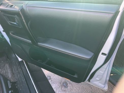 Used 2018 Toyota 4Runner TRD Off-Road Premium image 21