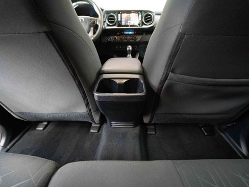 Used 2017 Toyota Tacoma TRD Sport image 22
