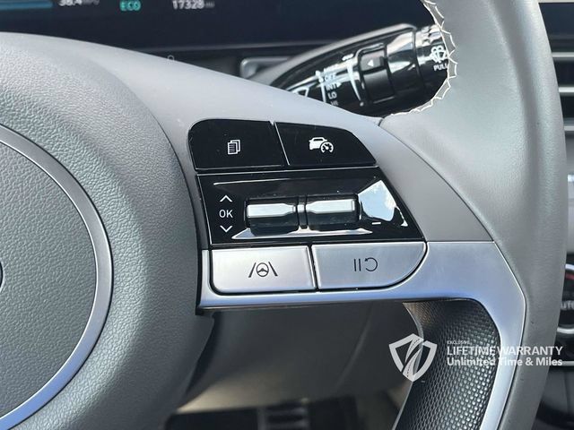 Certified 2025 Hyundai Elantra SEL FWD image 30