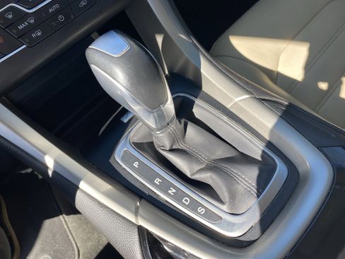 Used 2016 Ford Fusion SE w/ Equipment Group 202A image 15