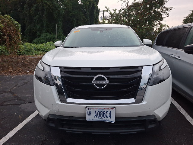 Used 2024 Nissan Pathfinder SV AWD/4WD image 2