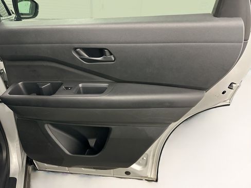 Used 2024 Nissan Pathfinder SV image 31