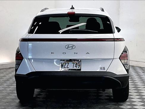 Used 2025 Hyundai Kona SEL FWD image 3