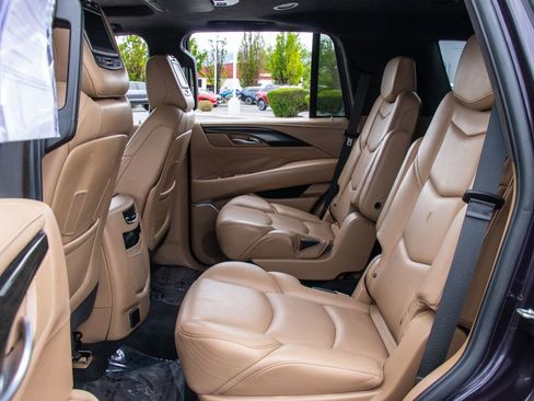Used 2018 Cadillac Escalade Platinum AWD/4WD image 22