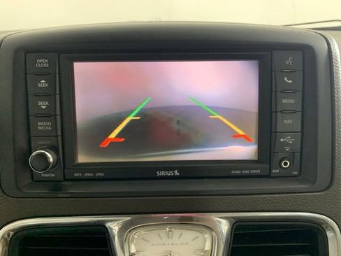 Used 2012 Chrysler Town & Country Touring-L w/ Premium Group FWD image 5