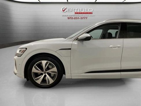 Used 2024 Audi Q8 e-tron Premium Plus w/ Premium Plus Package image 95