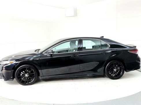 Used 2024 Toyota Camry XSE FWD image 3