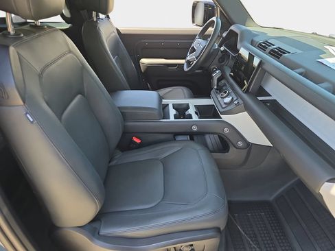 Certified 2025 Land Rover Defender 90 X-Dynamic SE AWD/4WD image 10
