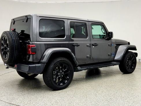 Used 2025 Jeep Wrangler Unlimited Sahara AWD/4WD image 5