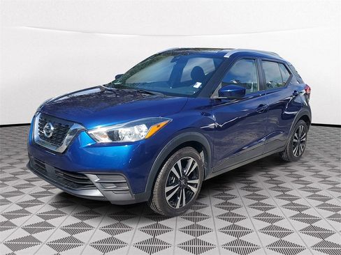 Used 2020 Nissan Kicks SV image 3