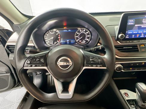 Used 2024 Nissan Altima 2.5 SV image 17