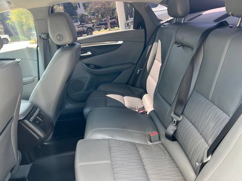 Used 2017 Chevrolet Impala LT FWD image 23