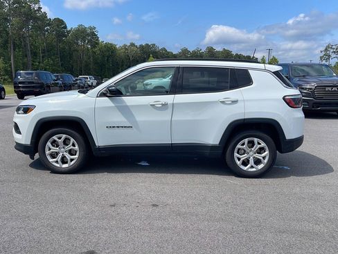 Used 2024 Jeep Compass Latitude AWD/4WD image 4