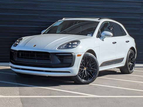 Certified 2022 Porsche Macan GTS image 1