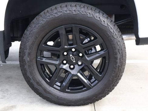 Used 2025 Chevrolet Silverado 1500 LT Trail Boss w/ LT Trail Boss Premium Package AWD/4WD image 9