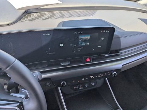 Used 2026 Kia Carnival LXS FWD image 22