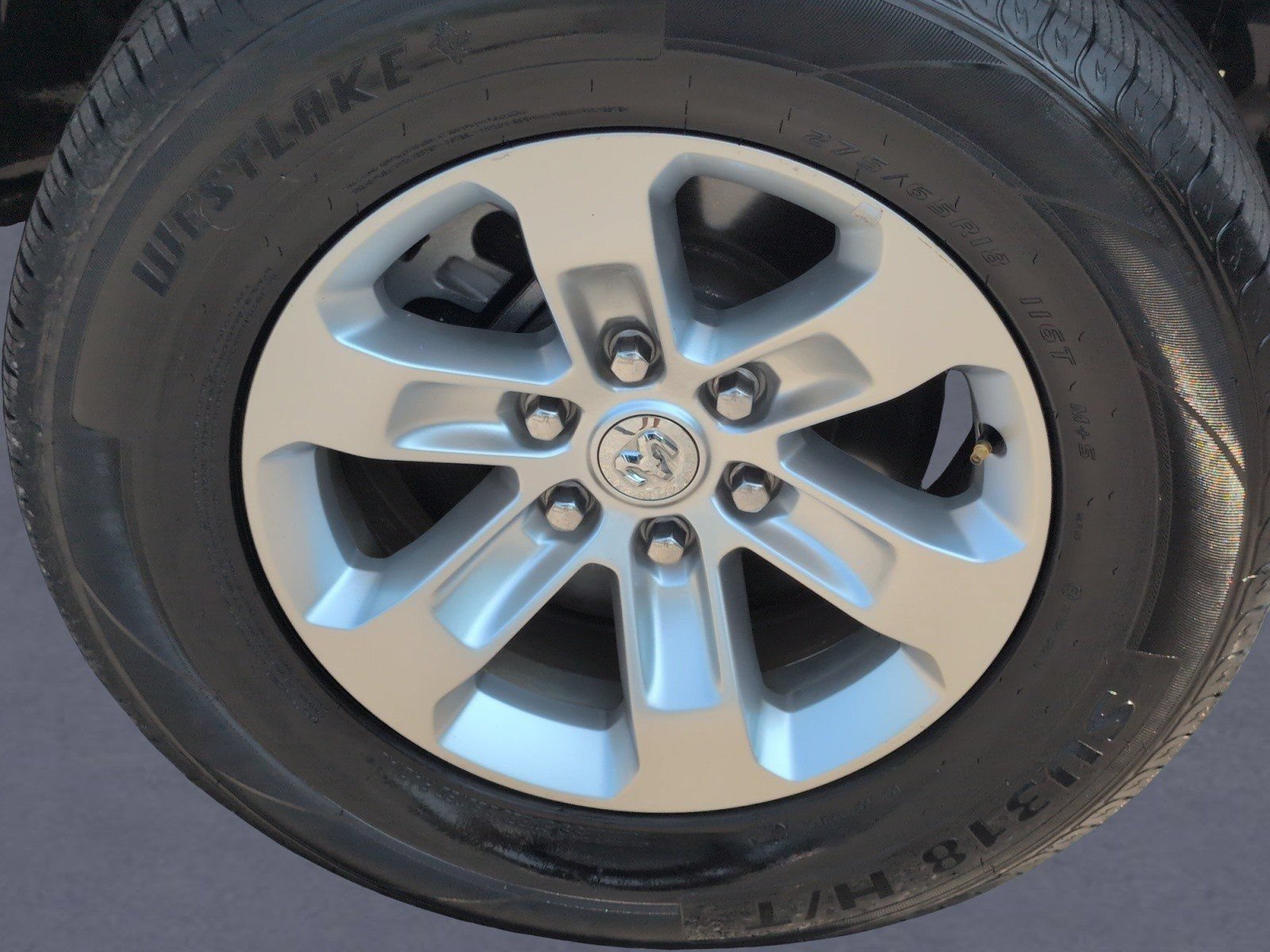 Used 2024 RAM 1500 Laramie AWD/4WD image 38